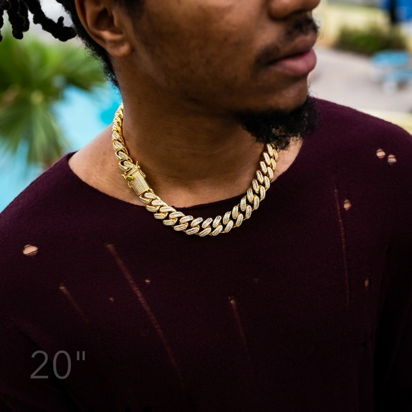 18MM ICED CUBAN LINK CHAIN IN GOLD - Picture 6 of 7